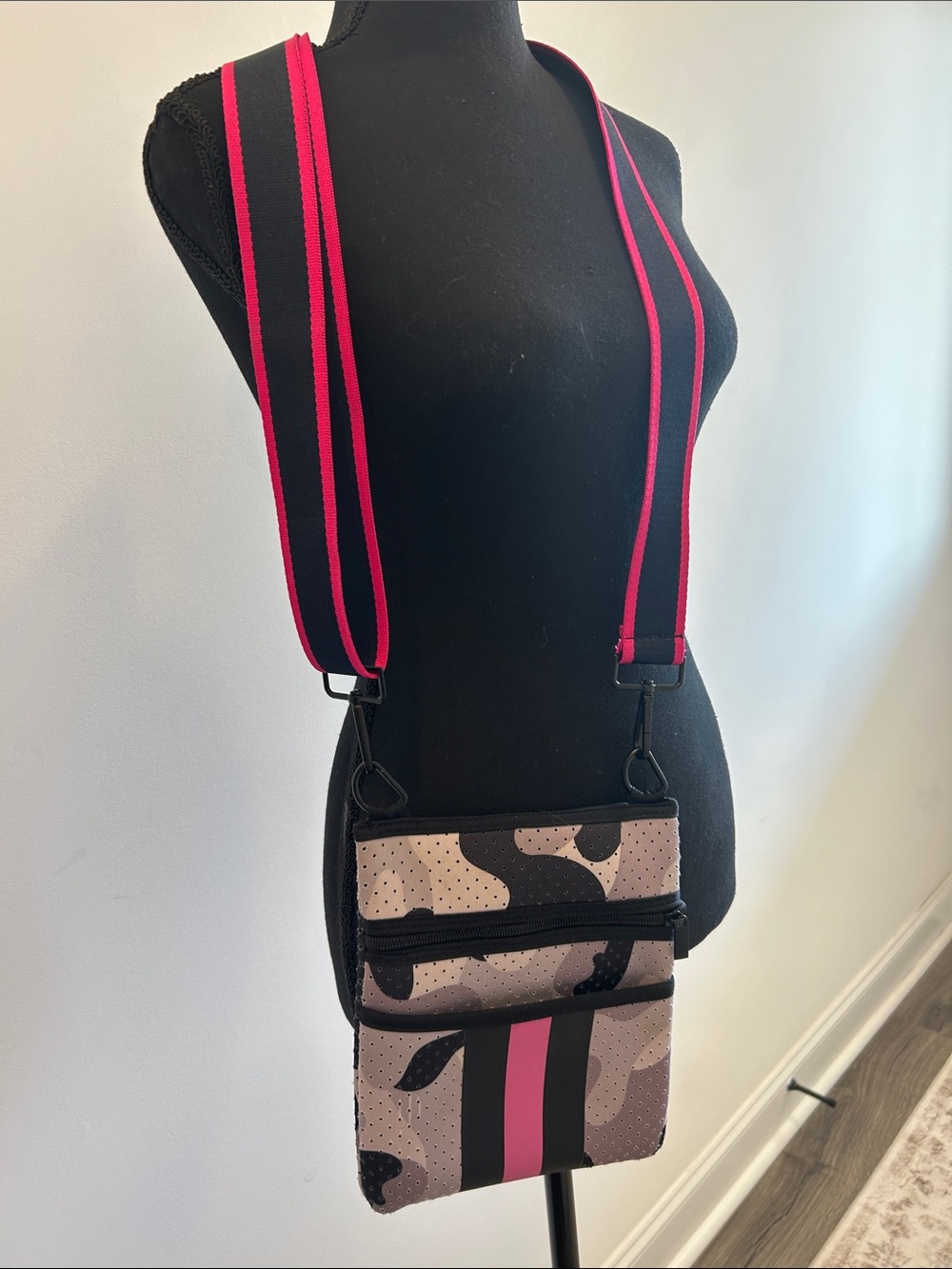 Camo Neoprene Crossbody Bag - Picture 7 of 9